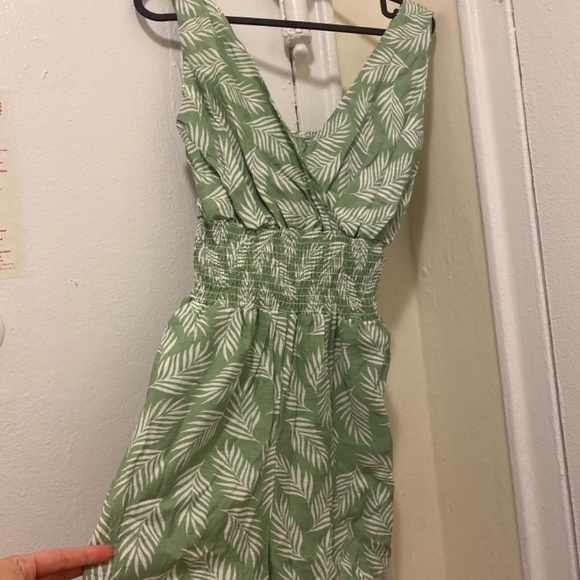 Two Awesome short jumpsuit - Picture 2 of 2